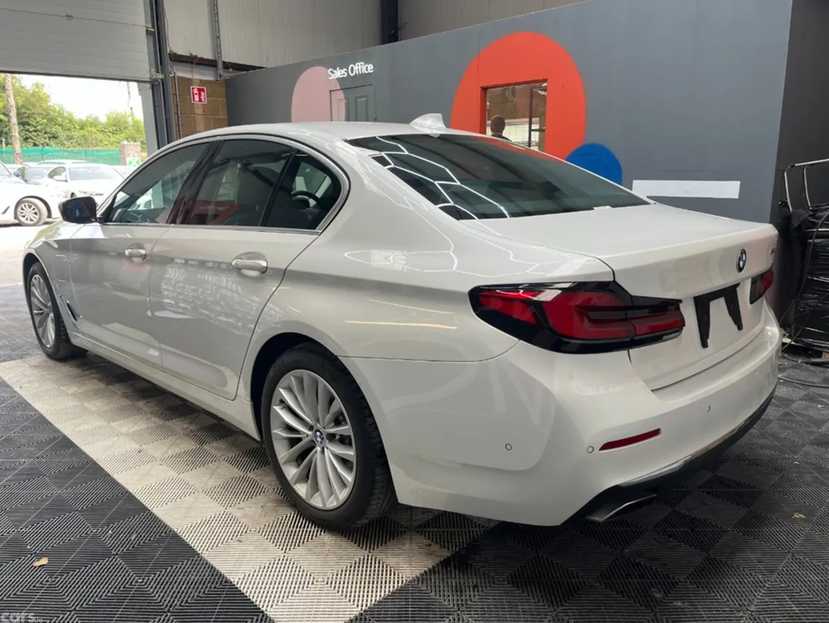 BMW 5-Series Saloon, Petrol Hybrid, 2021, White