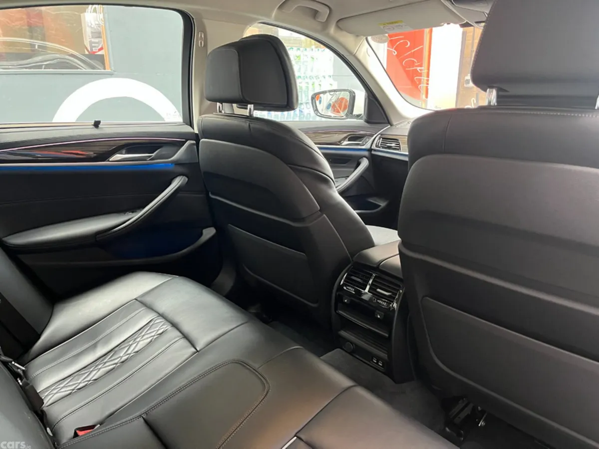 BMW 5-Series Saloon, Petrol Hybrid, 2021, White