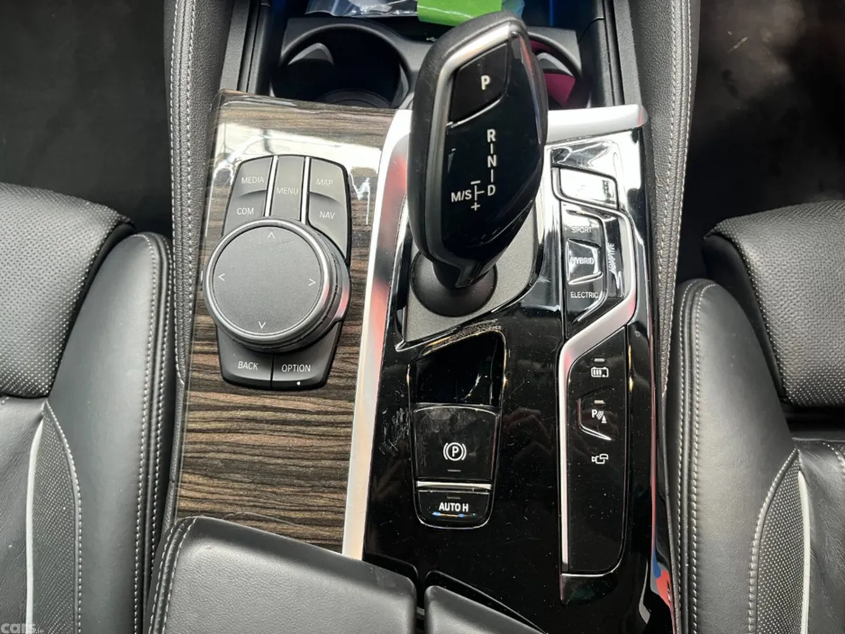 BMW 5-Series Saloon, Petrol Hybrid, 2021, White