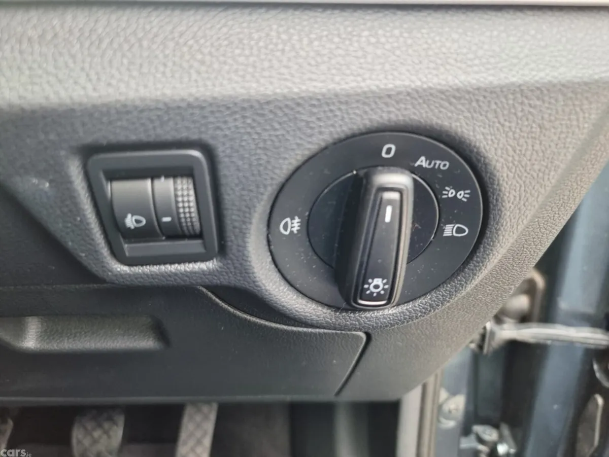 Skoda Kamiq Hatchback, Petrol, 2020, Grey