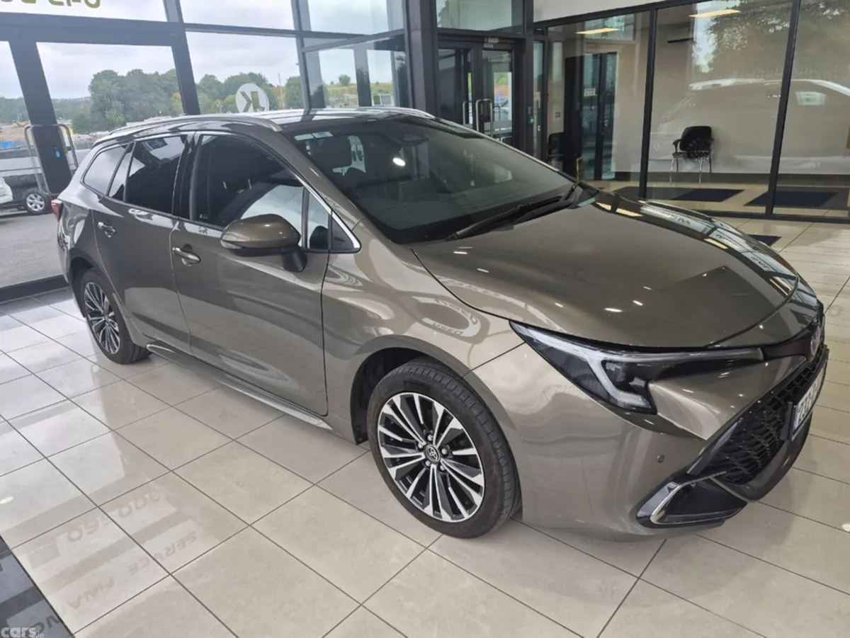 Toyota Corolla Estate, Petrol Hybrid, 2023, Green