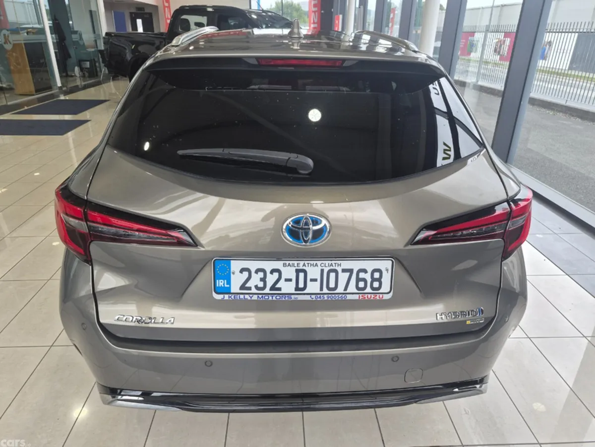 Toyota Corolla Estate, Petrol Hybrid, 2023, Green