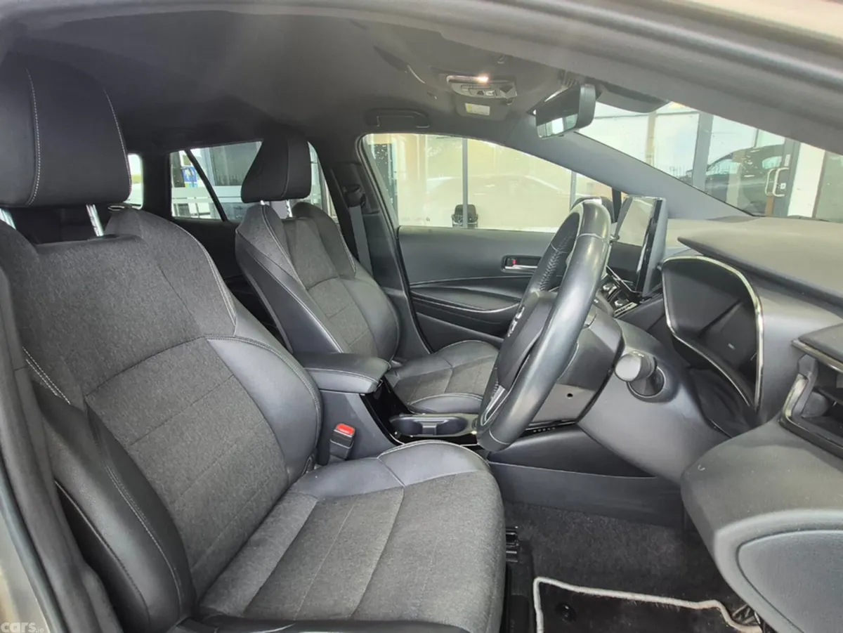 Toyota Corolla Estate, Petrol Hybrid, 2023, Green