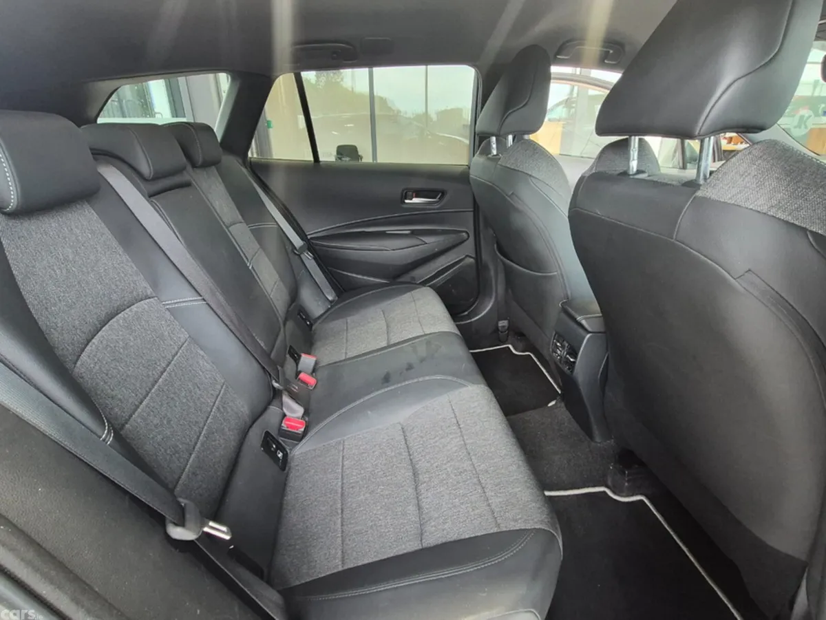 Toyota Corolla Estate, Petrol Hybrid, 2023, Green