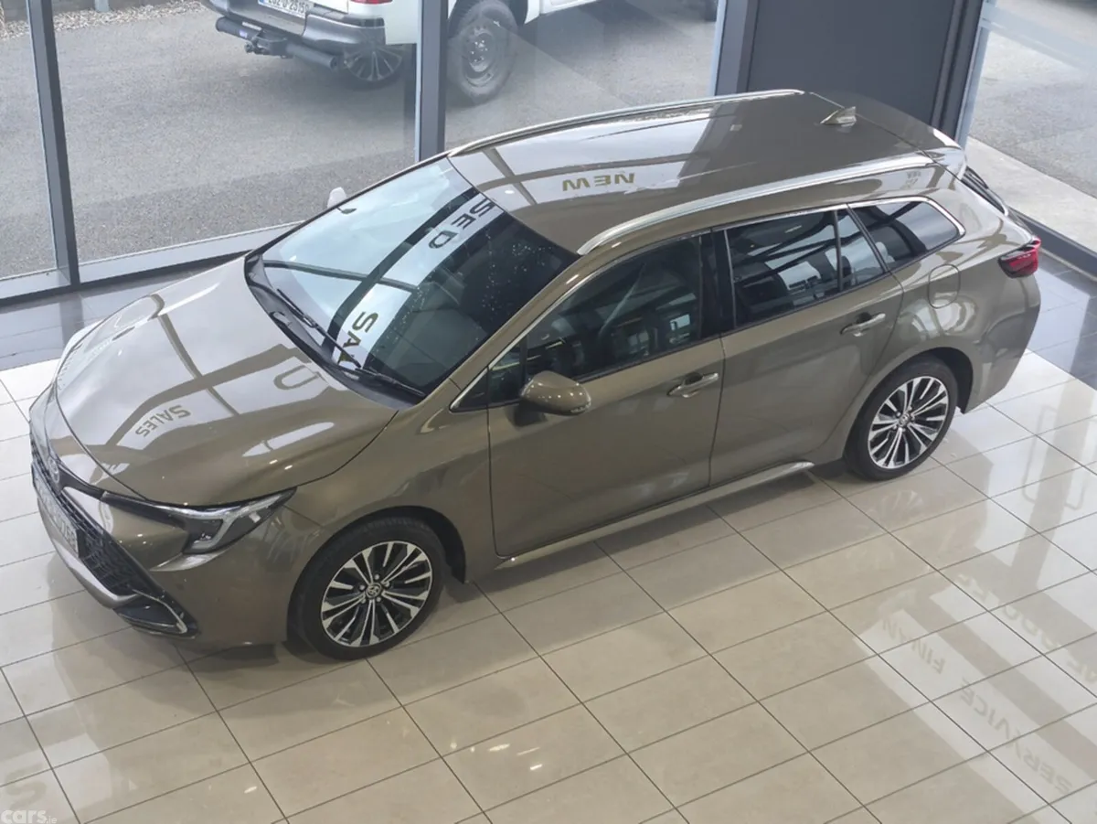 Toyota Corolla Estate, Petrol Hybrid, 2023, Green