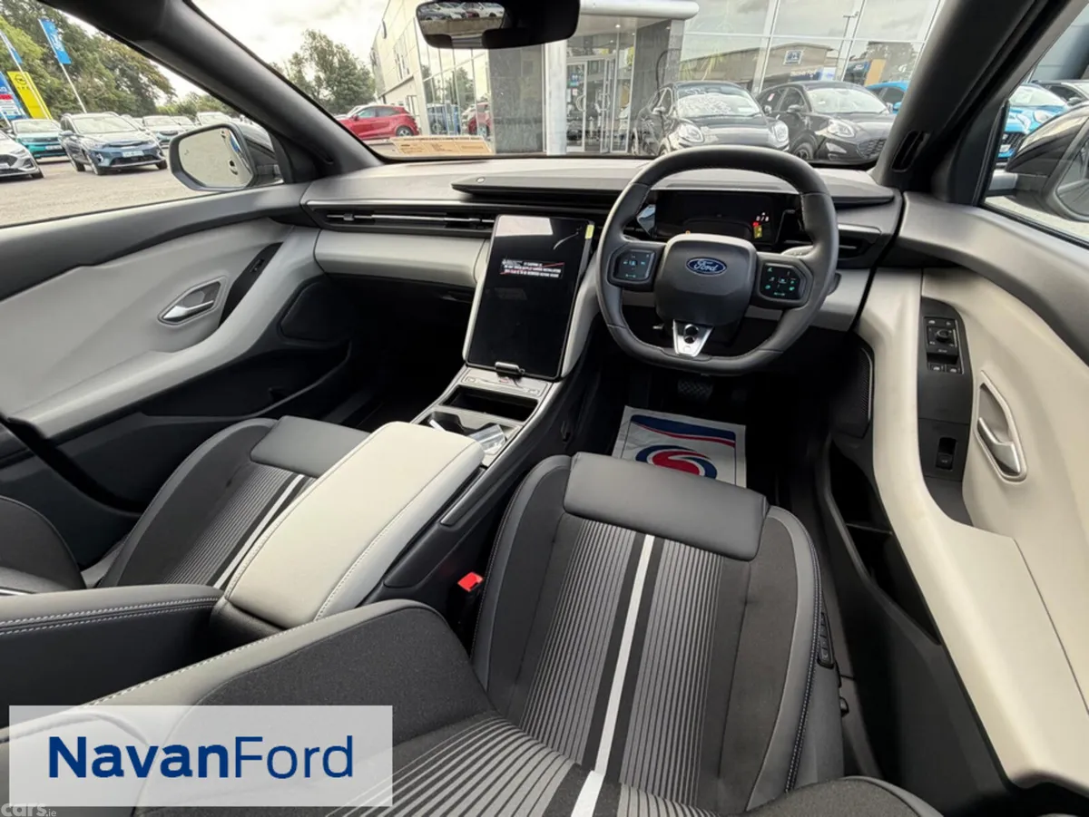 Ford Capri SUV, Electric, 2027, Black