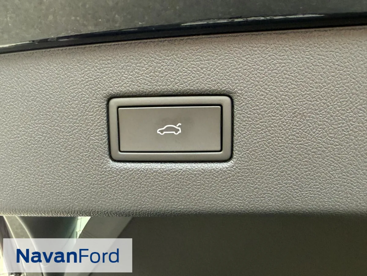Ford Capri SUV, Electric, 2027, Black