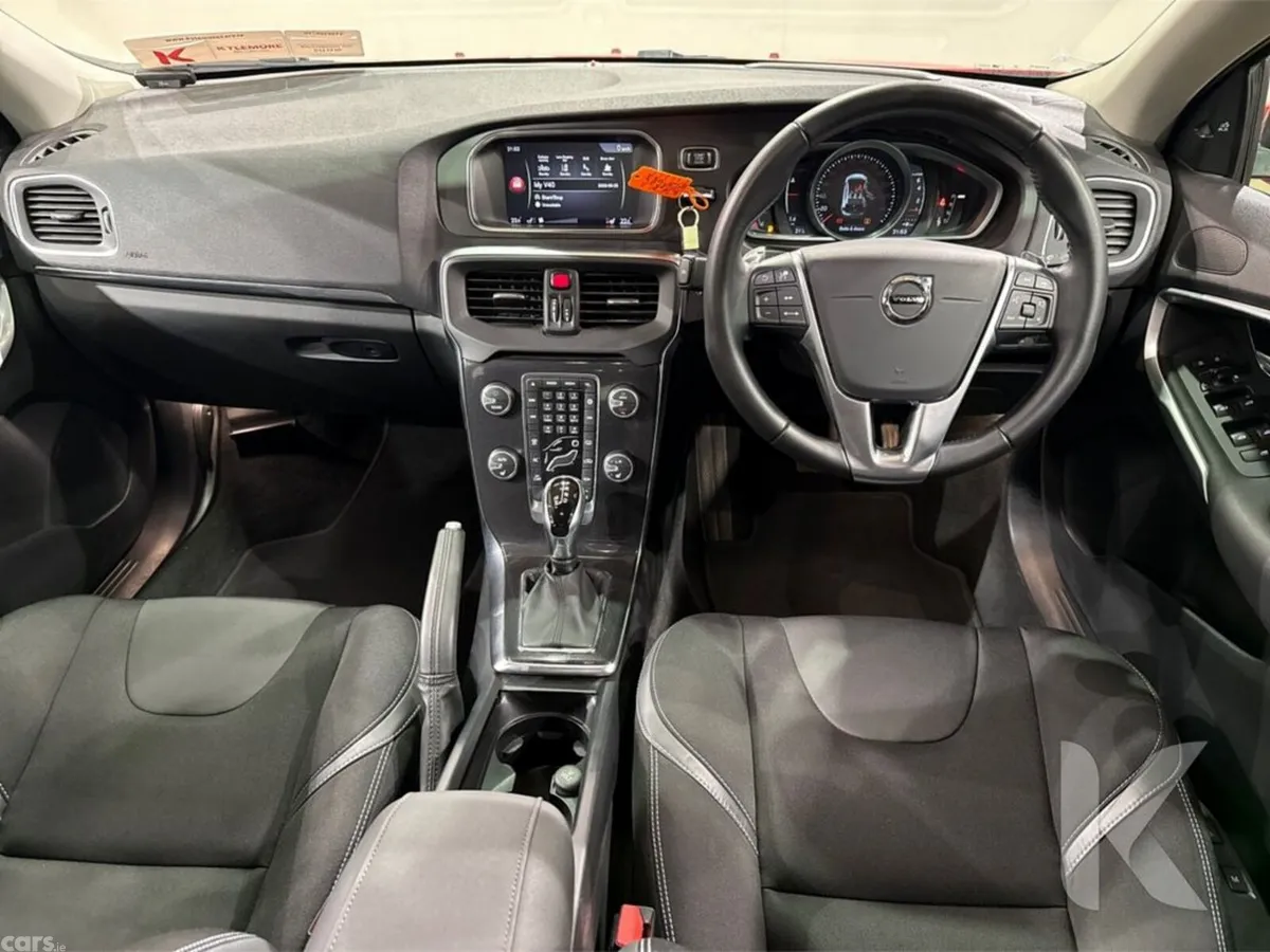 Volvo V40 Hatchback, Petrol, 2019, Red