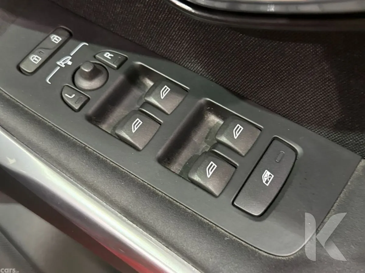 Volvo V40 Hatchback, Petrol, 2019, Red