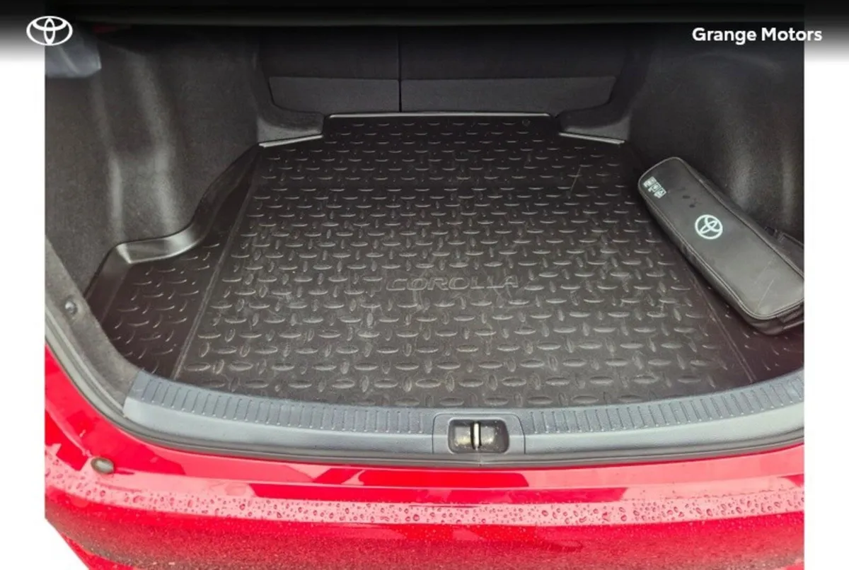 Toyota Corolla Saloon, Petrol Hybrid, 2023, Red