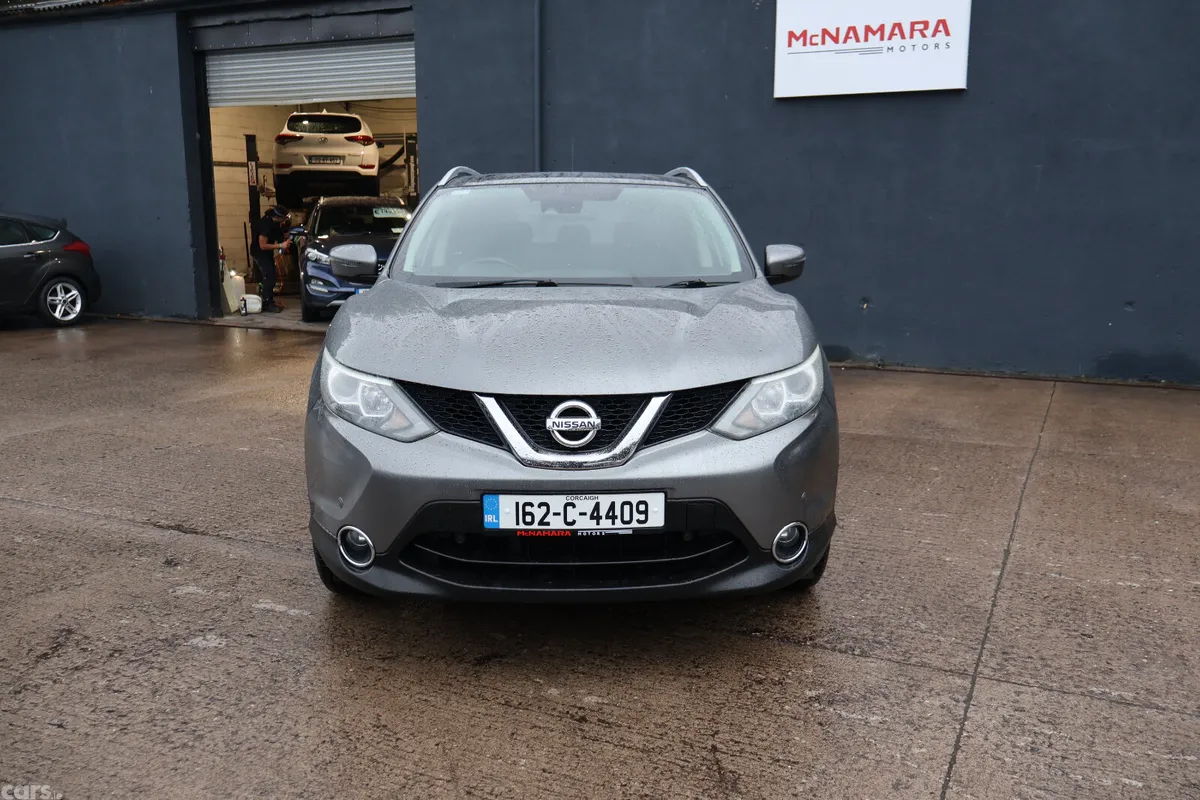 Nissan Qashqai Hatchback, Diesel, 2016, Grey