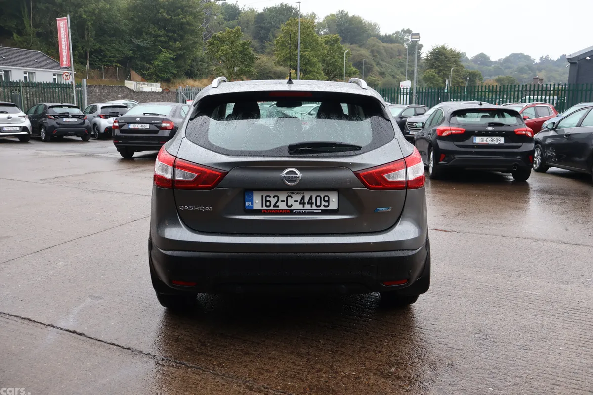 Nissan Qashqai Hatchback, Diesel, 2016, Grey