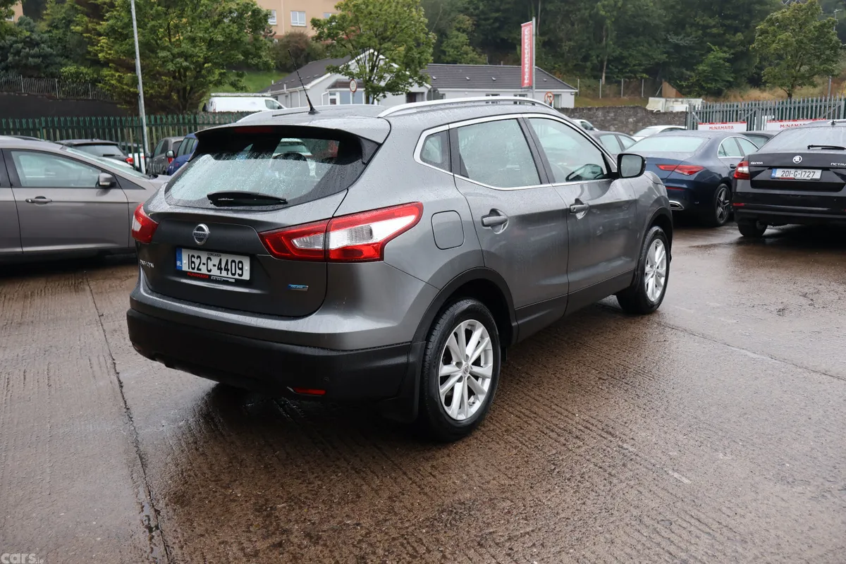 Nissan Qashqai Hatchback, Diesel, 2016, Grey