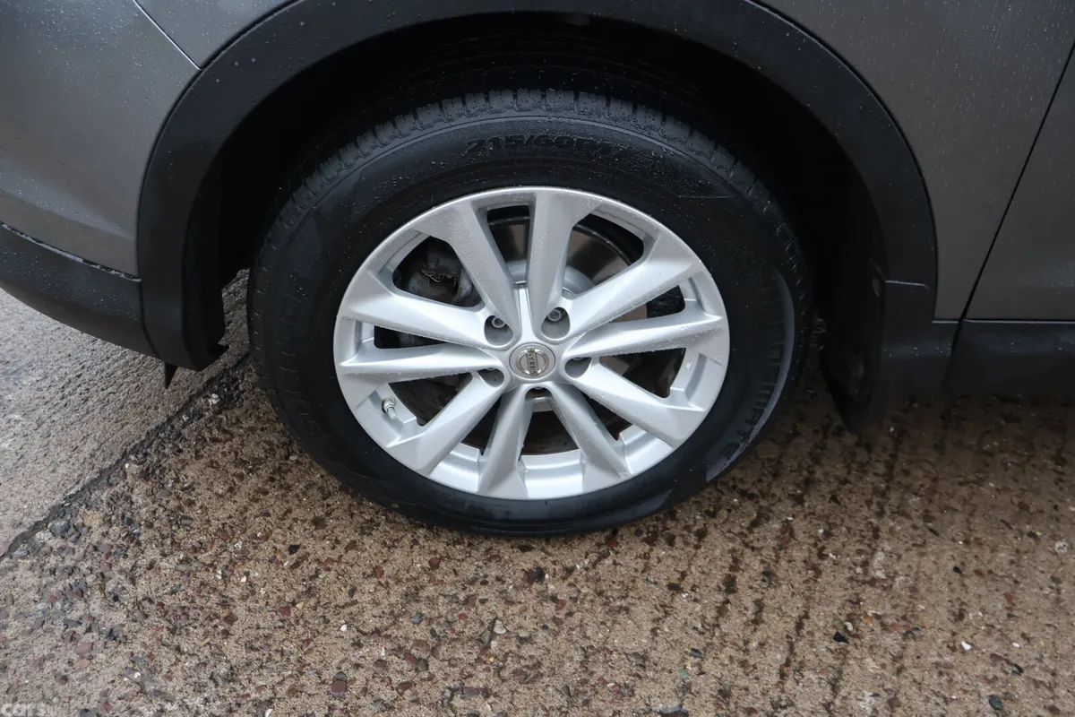 Nissan Qashqai Hatchback, Diesel, 2016, Grey