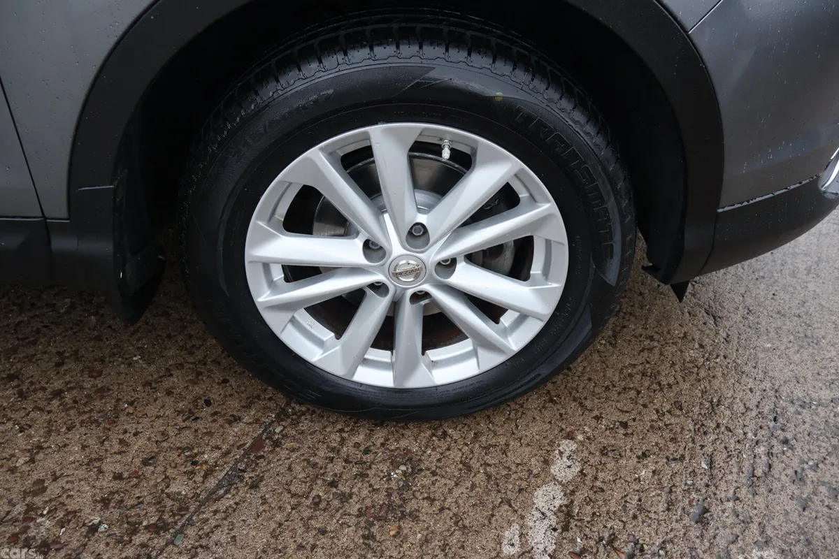 Nissan Qashqai Hatchback, Diesel, 2016, Grey