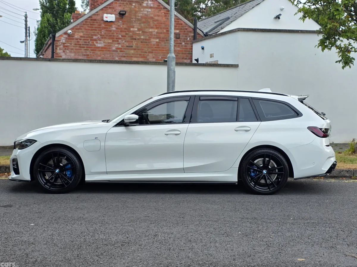 BMW 3-Series Estate, Petrol Plug-in Hybrid, 2021, White
