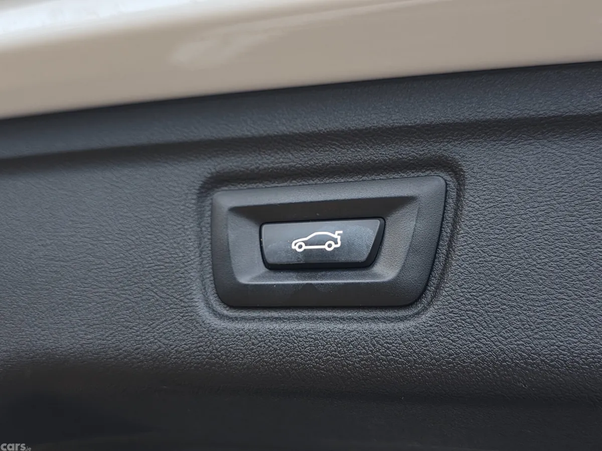 BMW 3-Series Estate, Petrol Plug-in Hybrid, 2021, White