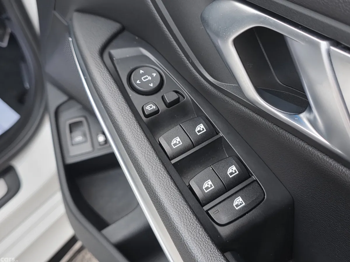 BMW 3-Series Estate, Petrol Plug-in Hybrid, 2021, White
