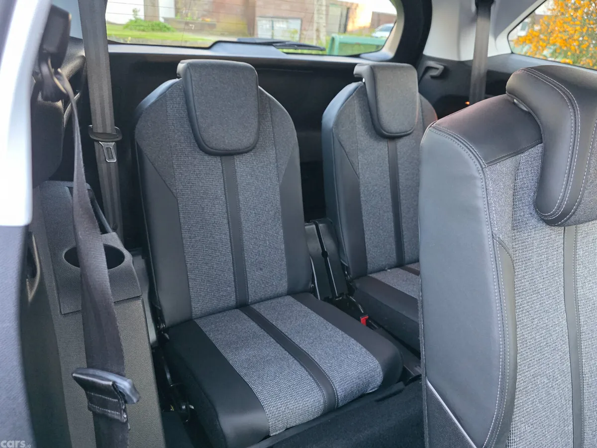 Peugeot 5008 MPV, Diesel, 2020, Grey