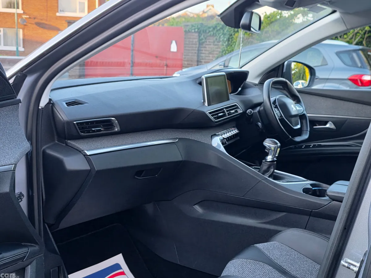 Peugeot 5008 MPV, Diesel, 2020, Grey