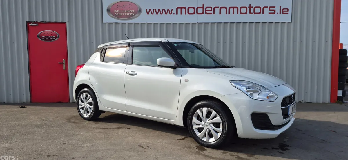 Suzuki Swift Hatchback, Petrol, 2020, White