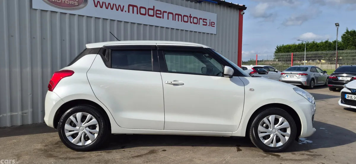 Suzuki Swift Hatchback, Petrol, 2020, White