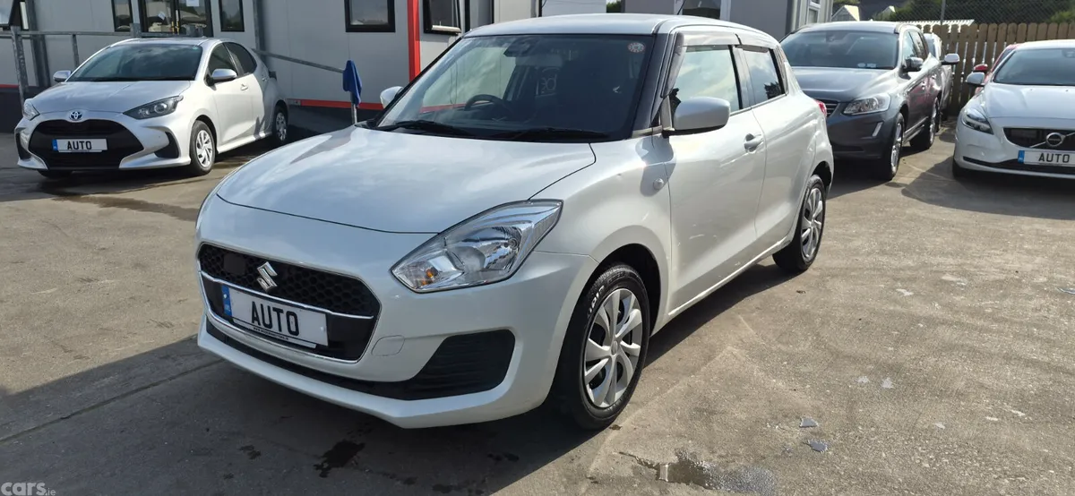 Suzuki Swift Hatchback, Petrol, 2020, White