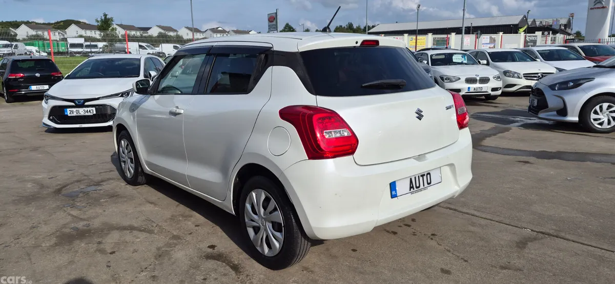 Suzuki Swift Hatchback, Petrol, 2020, White