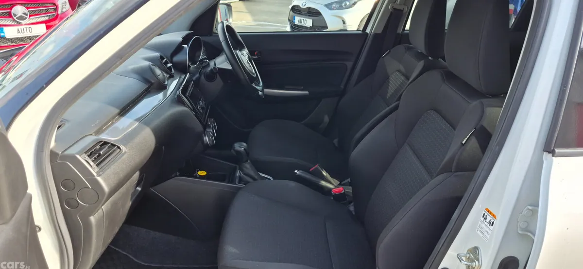 Suzuki Swift Hatchback, Petrol, 2020, White