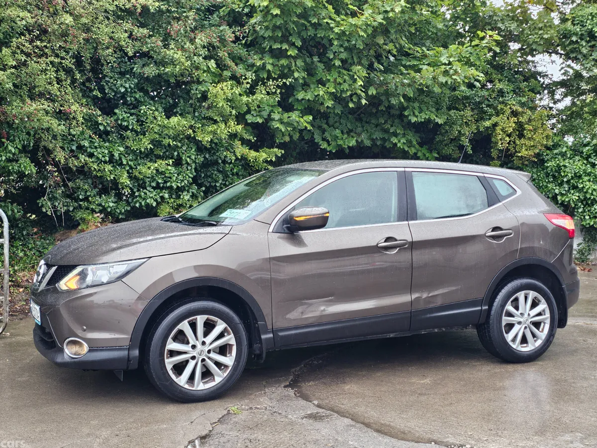 Nissan Qashqai Hatchback, Diesel, 2015, Brown