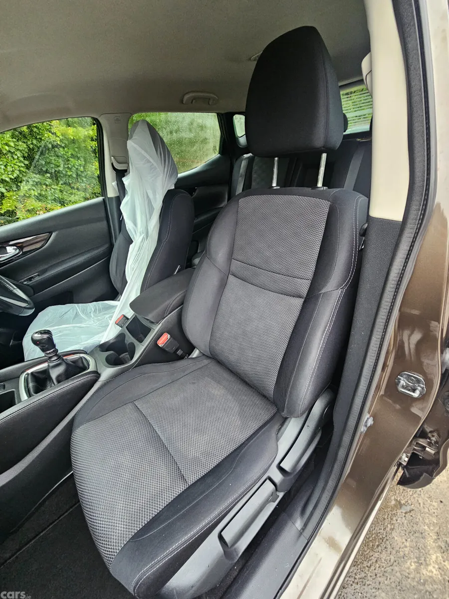 Nissan Qashqai Hatchback, Diesel, 2015, Brown