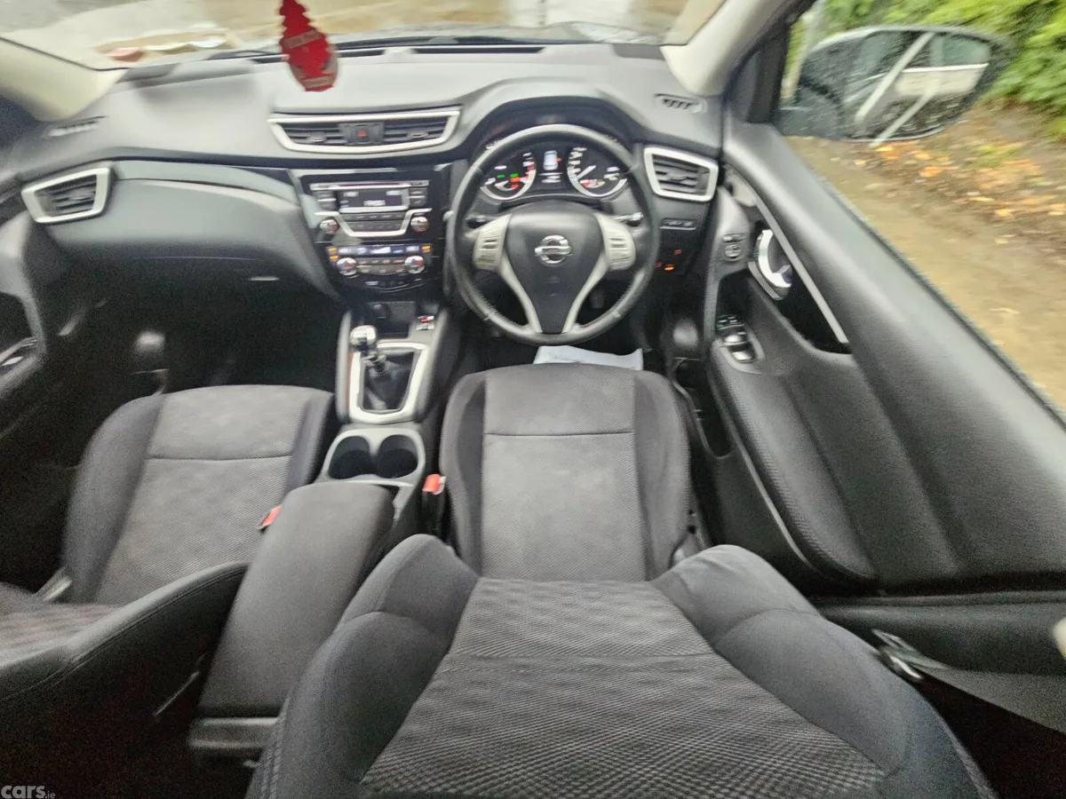 Nissan Qashqai Hatchback, Diesel, 2015, Brown