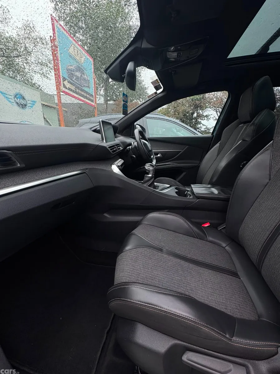 Peugeot 5008 MPV, Petrol, 2018, Green