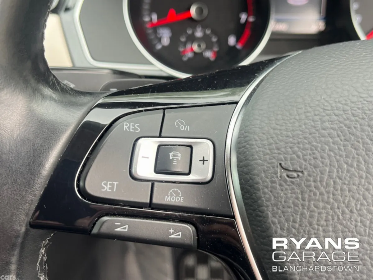 Volkswagen Passat Saloon, Petrol, 2018, Brown