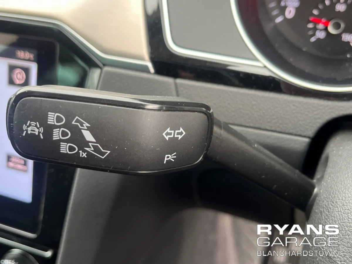 Volkswagen Passat Saloon, Petrol, 2018, Brown