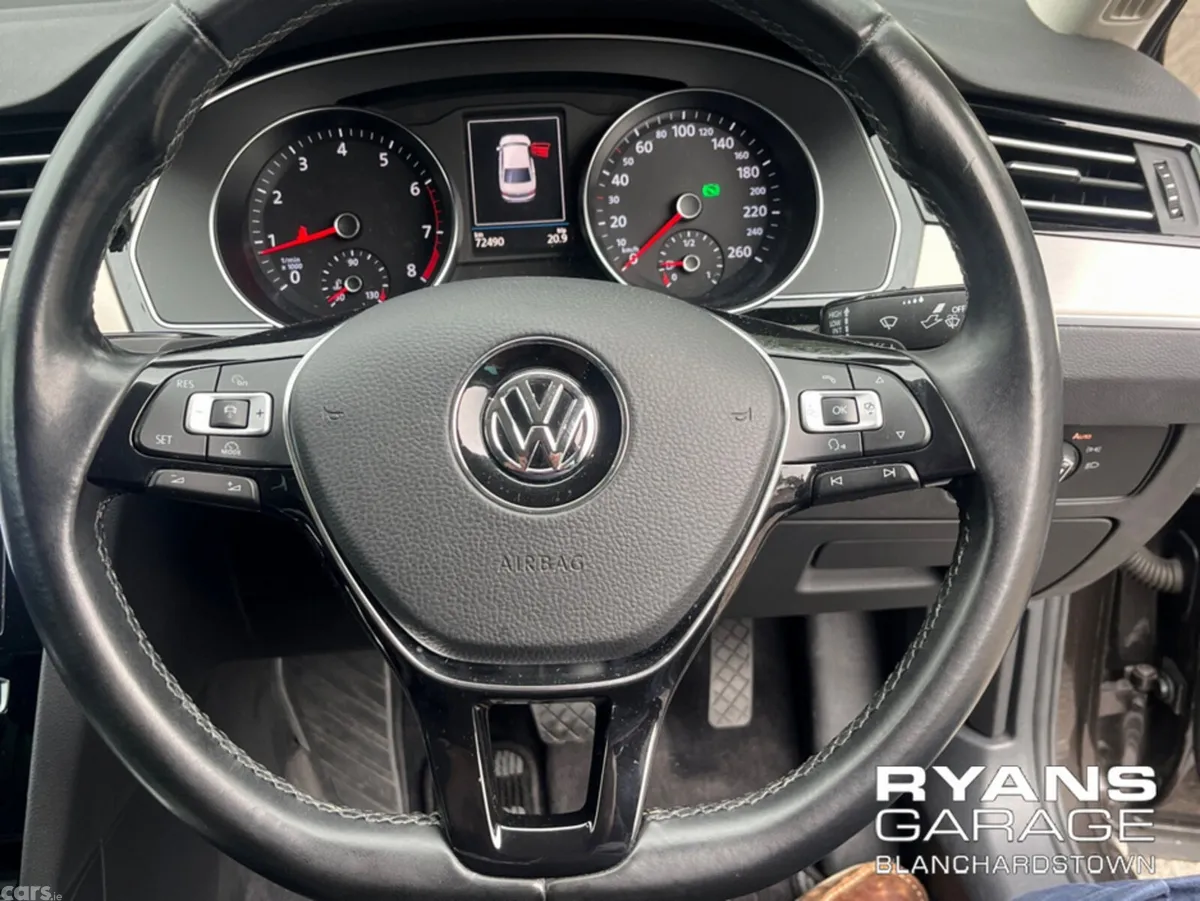 Volkswagen Passat Saloon, Petrol, 2018, Brown