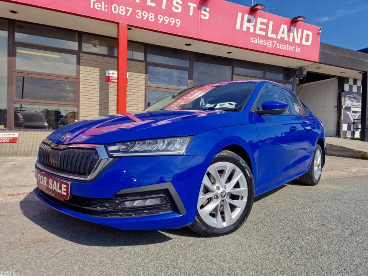 Skoda Octavia Hatchback, Petrol, 2021, Blue