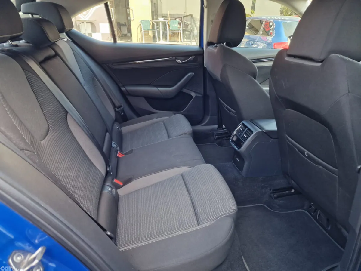 Skoda Octavia Hatchback, Petrol, 2021, Blue