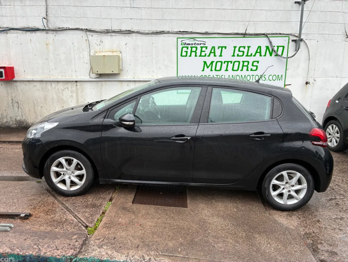 Peugeot 208 Hatchback, Petrol, 2016, Black
