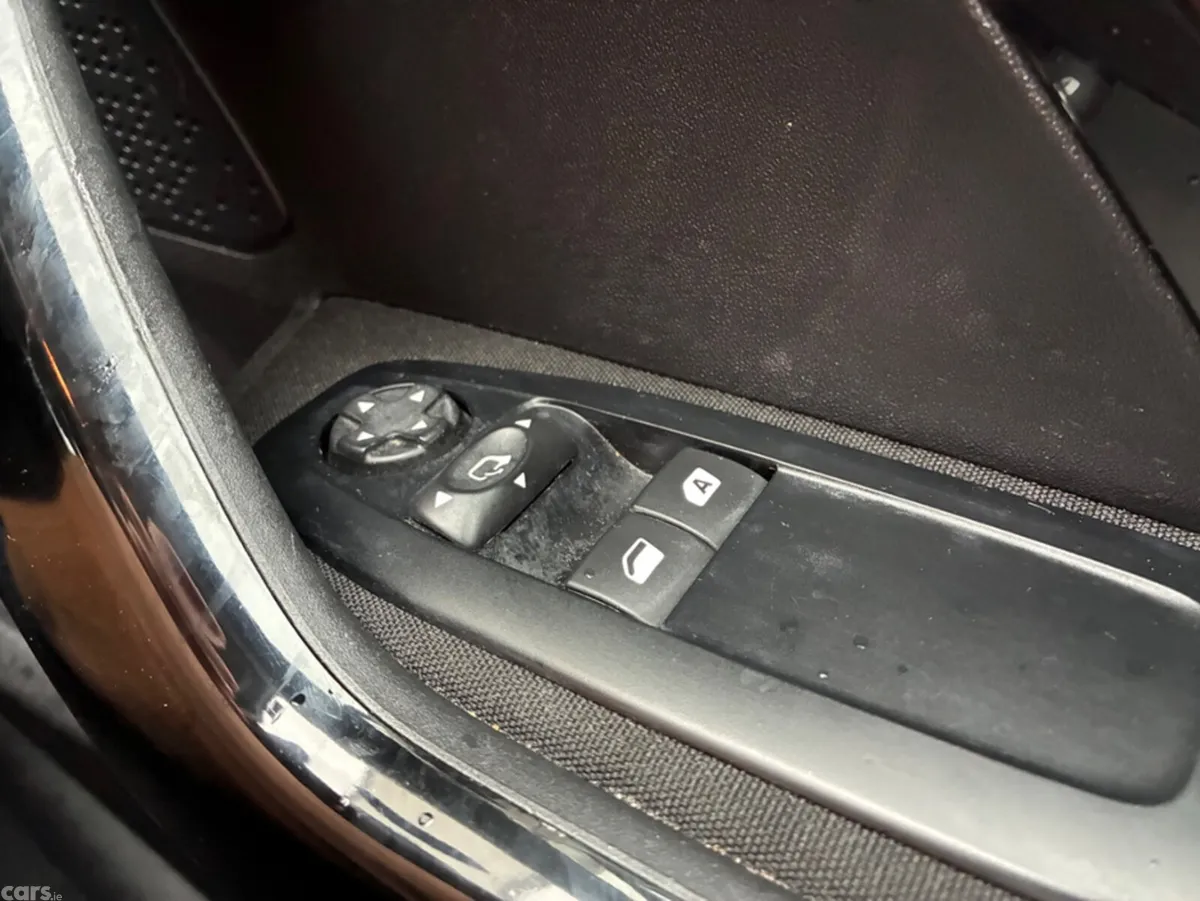 Peugeot 208 Hatchback, Petrol, 2016, Black