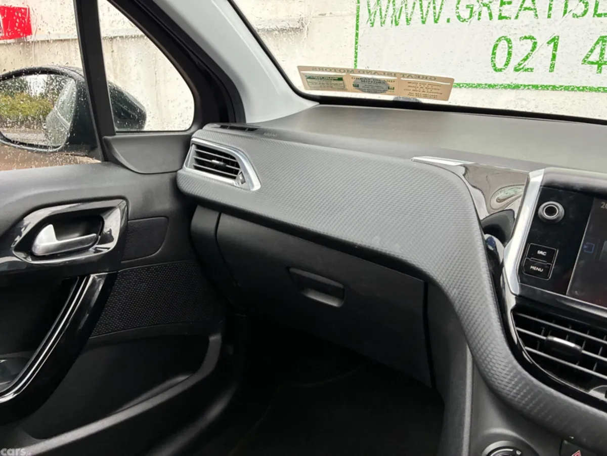 Peugeot 208 Hatchback, Petrol, 2016, Black