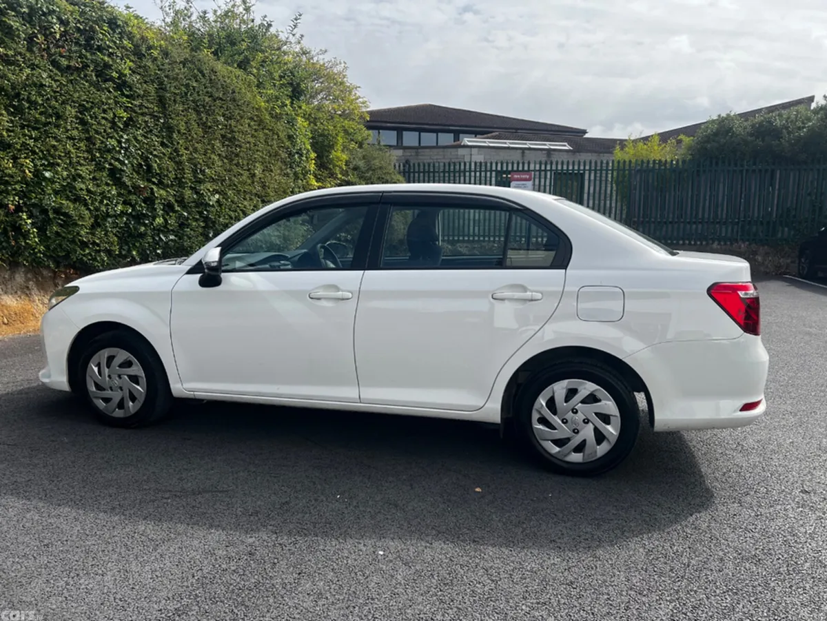 Toyota Corolla Saloon, Petrol Hybrid, 2020, White