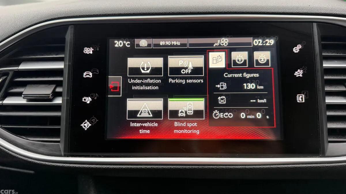 Peugeot 308 Hatchback, Petrol, 2016, White