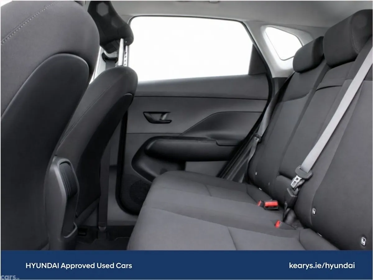 Hyundai KONA SUV, Petrol Hybrid, 2023, White