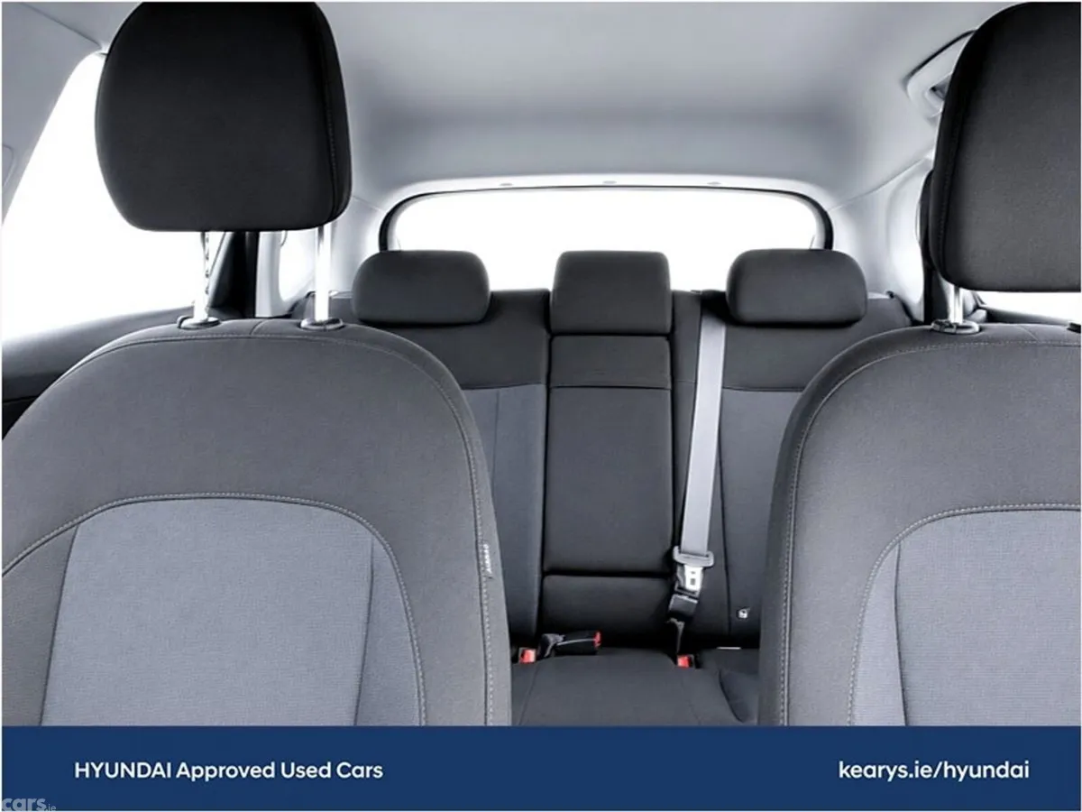 Hyundai KONA SUV, Petrol Hybrid, 2023, White