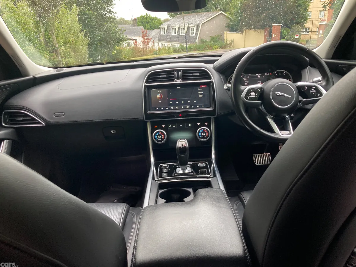 Jaguar XE Saloon, Diesel, 2020, Red