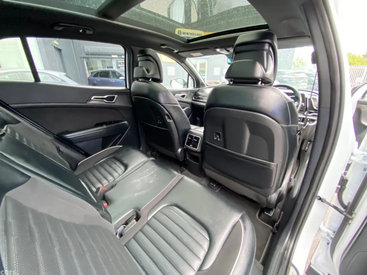 Kia Sportage SUV, Diesel Hybrid, 2025, White