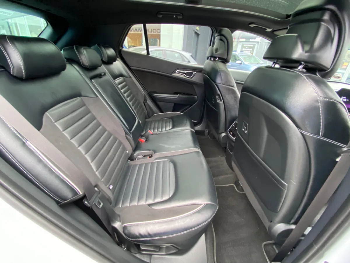 Kia Sportage SUV, Diesel Hybrid, 2025, White