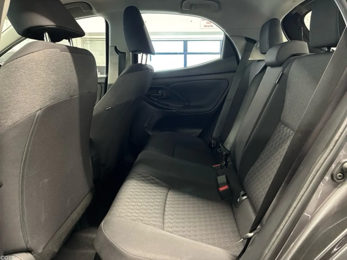 Toyota Yaris Hatchback, Petrol Hybrid, 2022, Grey