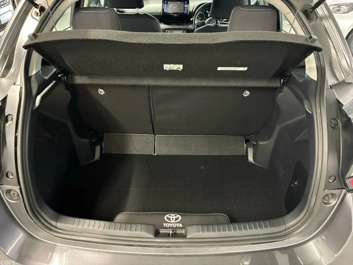 Toyota Yaris Hatchback, Petrol Hybrid, 2022, Grey